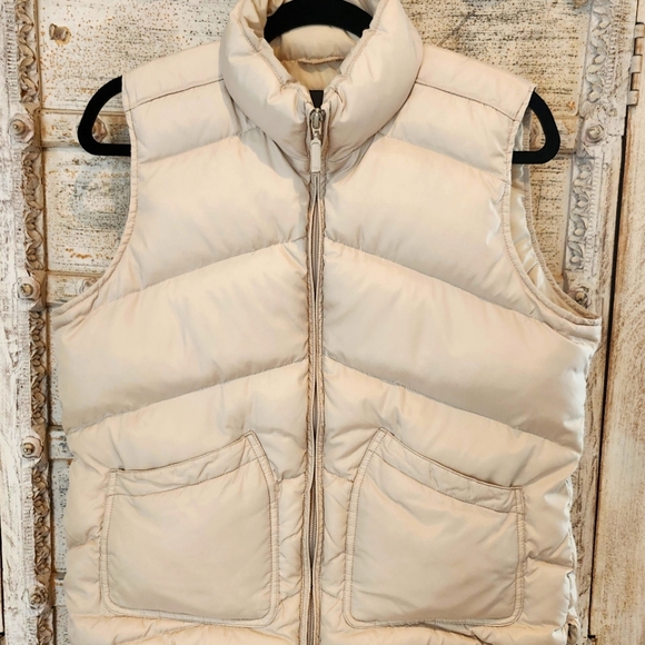 Puffer Vest ❄️ - Picture 1 of 3